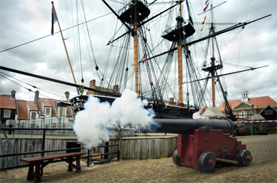 In 2013, I was invited to a steampunk convention there where, wearing my big shirt, I opened the event by firing a cannon.