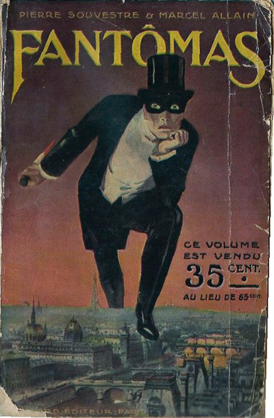 To the right is a stage showing a glimpse of Fantomas.